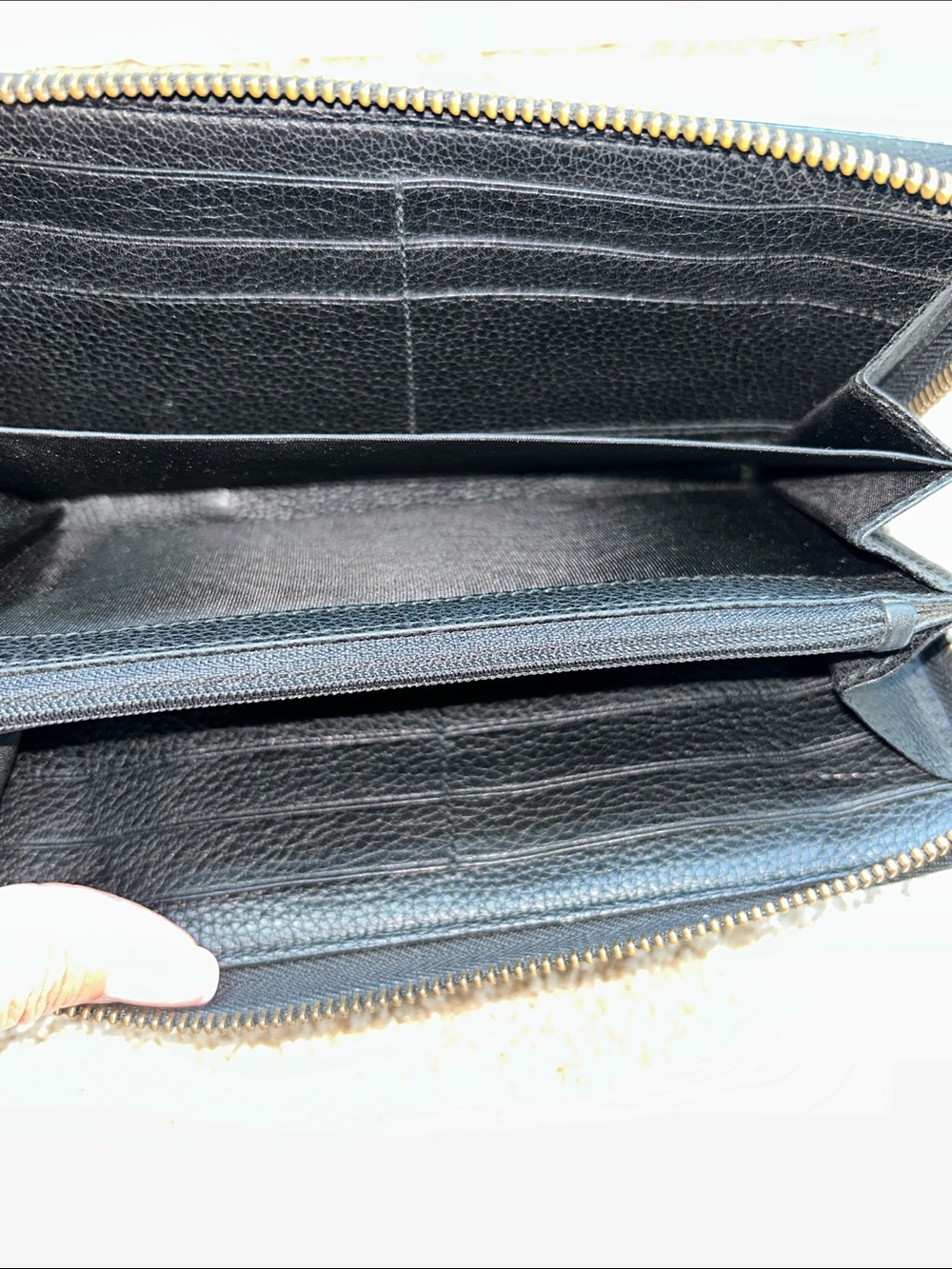 Gucci Black Leather Zip Wallet with Green-Red Stripe - Picture 9 of 16